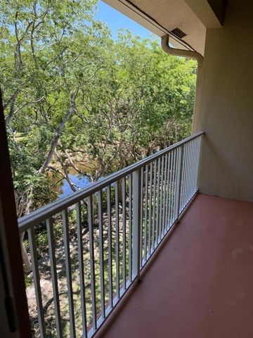 2941 Riverside Dr 303, Coral Springs, FL 33065