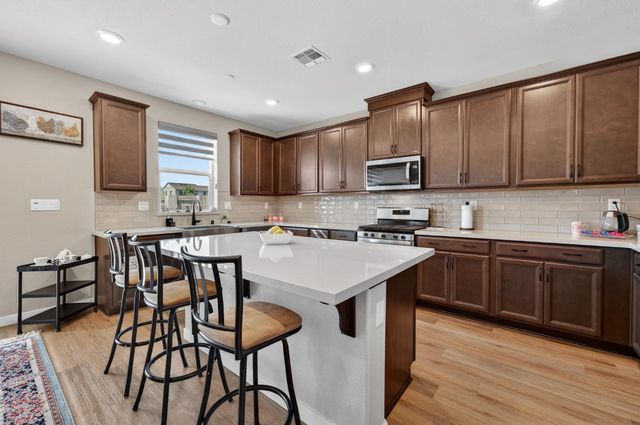 2049 Borealis Cir, Roseville, CA 95747