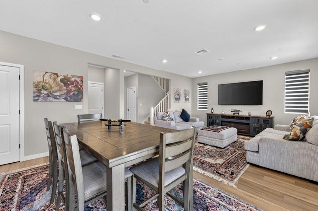 2049 Borealis Cir, Roseville, CA 95747