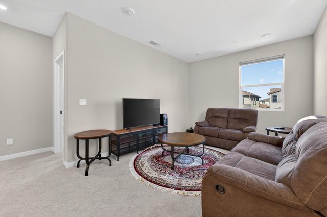 2049 Borealis Cir, Roseville, CA 95747