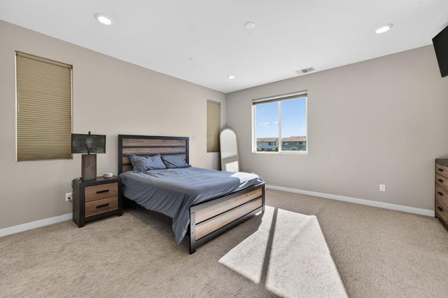 2049 Borealis Cir, Roseville, CA 95747