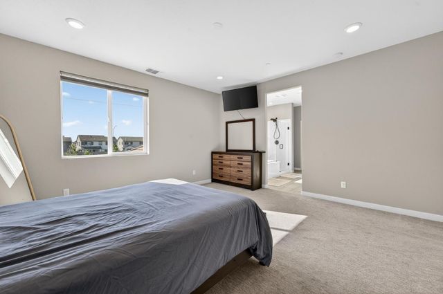 2049 Borealis Cir, Roseville, CA 95747