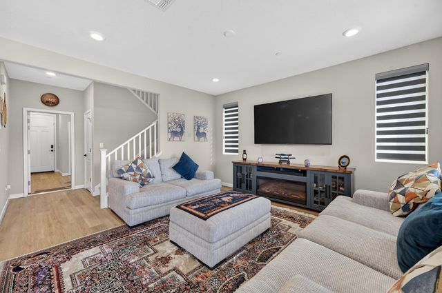 2049 Borealis Cir, Roseville, CA 95747