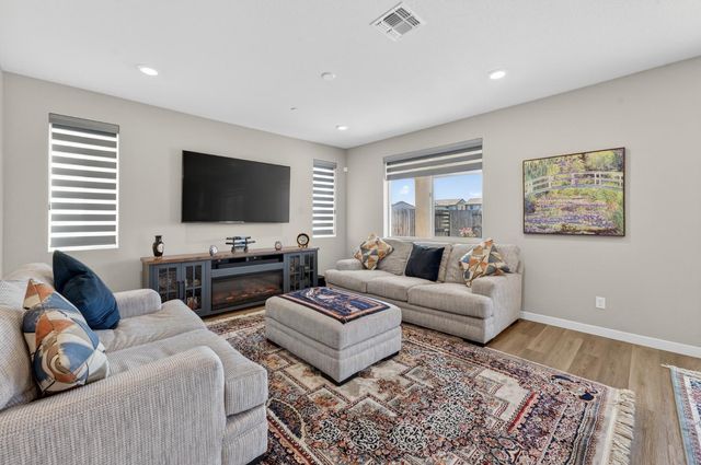 2049 Borealis Cir, Roseville, CA 95747