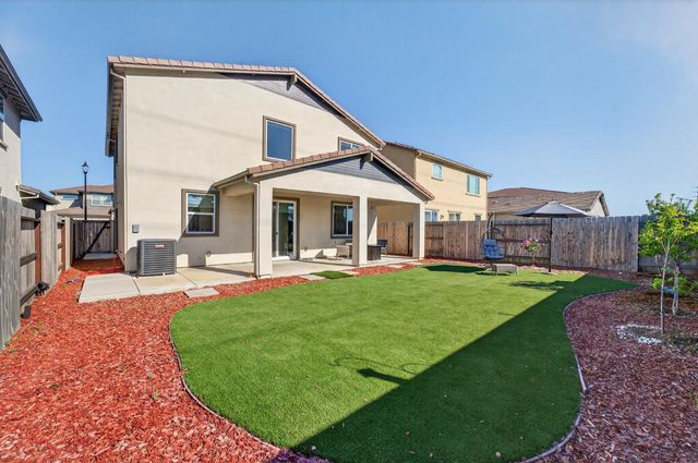 2049 Borealis Cir, Roseville, CA 95747