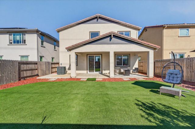2049 Borealis Cir, Roseville, CA 95747