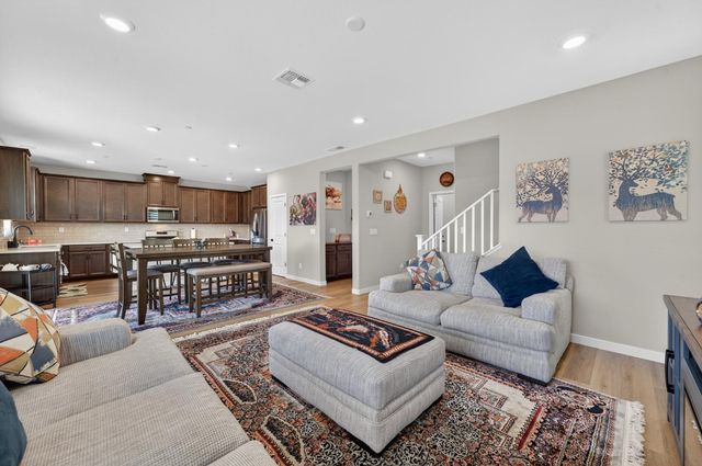 2049 Borealis Cir, Roseville, CA 95747