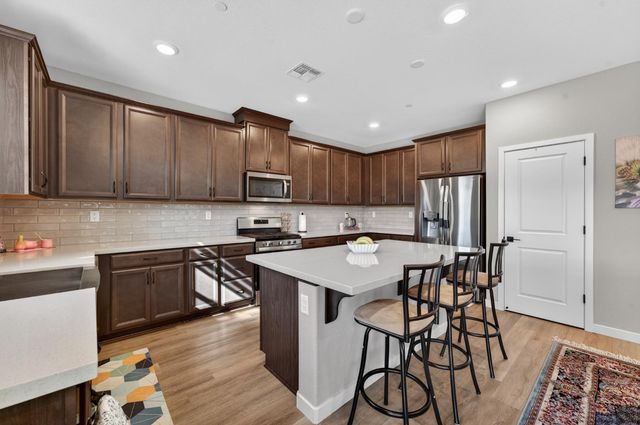 2049 Borealis Cir, Roseville, CA 95747