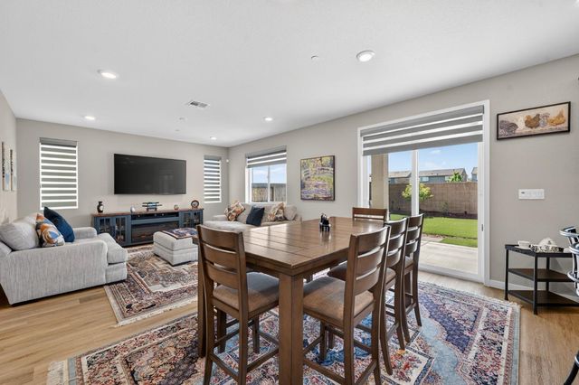 2049 Borealis Cir, Roseville, CA 95747