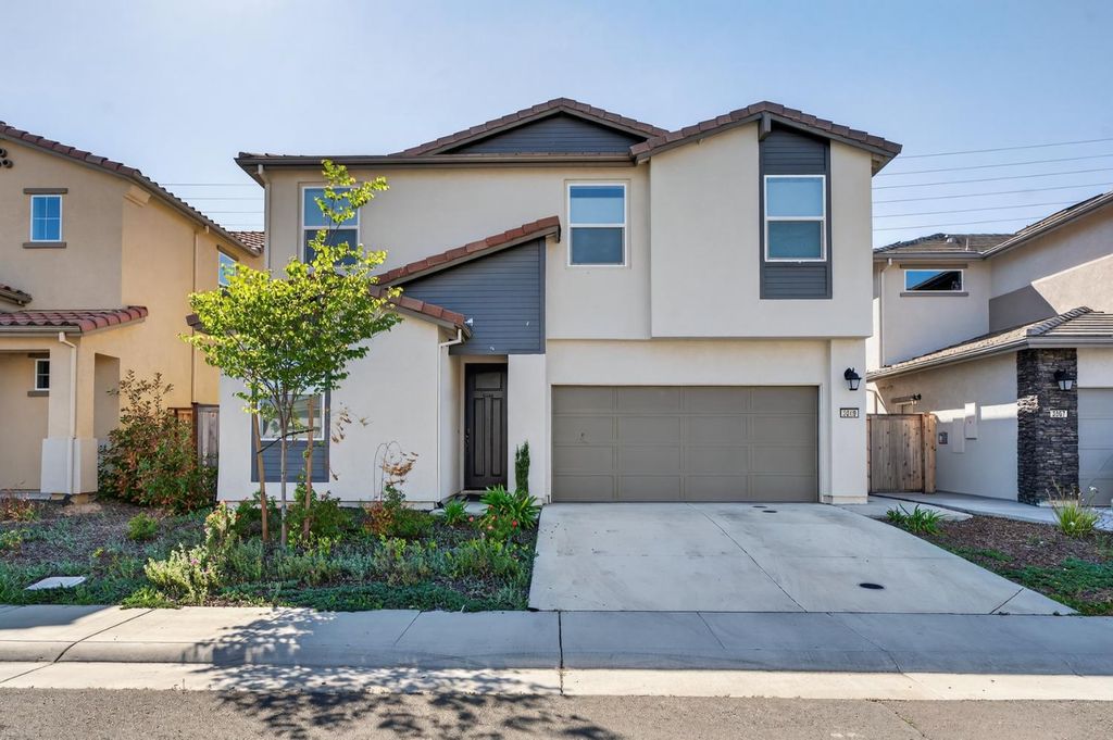 2049 Borealis Cir, Roseville, CA 95747