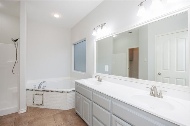 6825 Windy Creek Dr, Corpus Christi, TX 78414