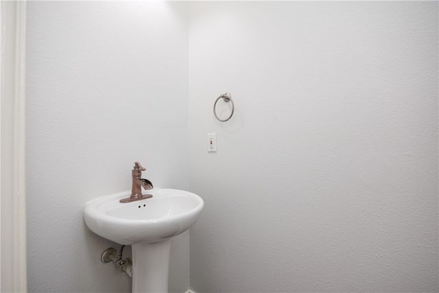 6825 Windy Creek Dr, Corpus Christi, TX 78414