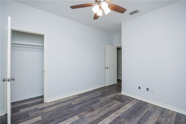 6825 Windy Creek Dr, Corpus Christi, TX 78414