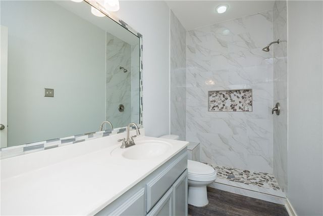 6825 Windy Creek Dr, Corpus Christi, TX 78414