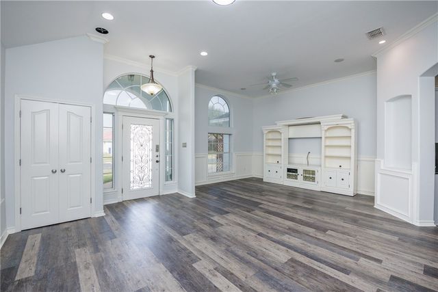 6825 Windy Creek Dr, Corpus Christi, TX 78414