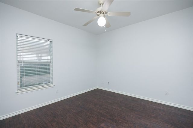 6825 Windy Creek Dr, Corpus Christi, TX 78414