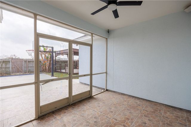 6825 Windy Creek Dr, Corpus Christi, TX 78414