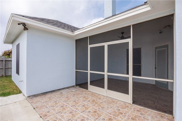 6825 Windy Creek Dr, Corpus Christi, TX 78414