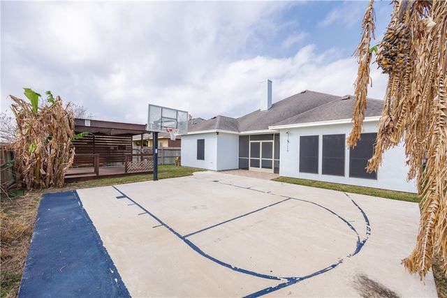 6825 Windy Creek Dr, Corpus Christi, TX 78414