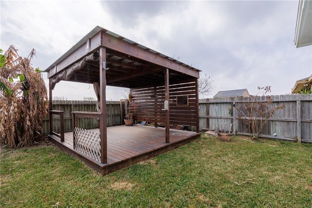 6825 Windy Creek Dr, Corpus Christi, TX 78414