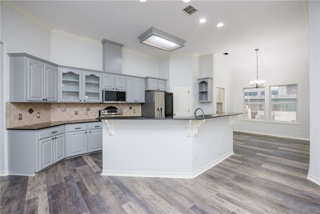 6825 Windy Creek Dr, Corpus Christi, TX 78414