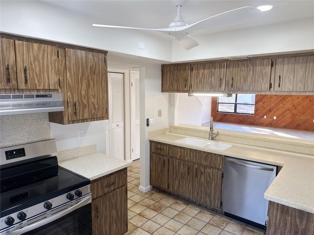 Image 10 of property listing at 3808 NE 17TH STREET CIRCLE 1, Ocala, FL 34470