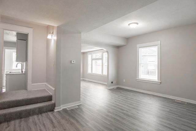 1606 Concordia Avenue, Saint Paul, MN 55104