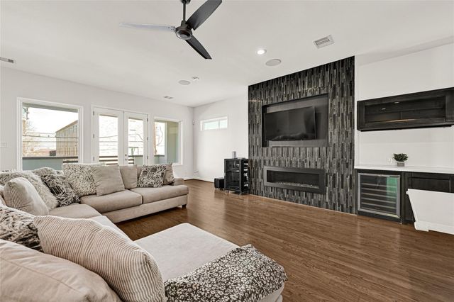 707 W Clay Street, Houston, TX 77019