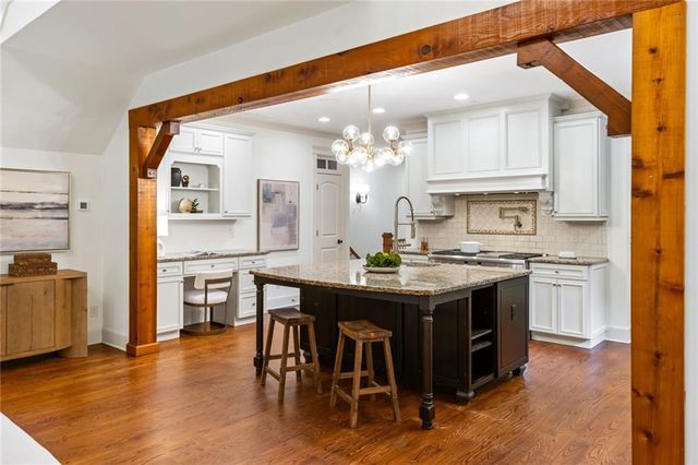 279 Lakeview Avenue NE, Atlanta, GA 30305