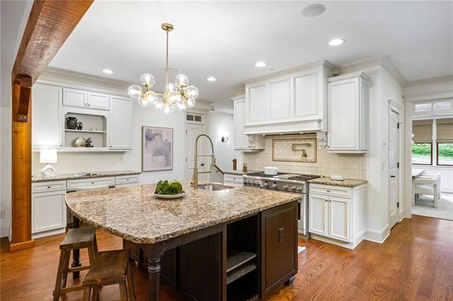 279 Lakeview Avenue NE, Atlanta, GA 30305