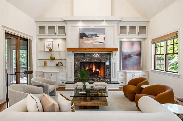 279 Lakeview Avenue NE, Atlanta, GA 30305