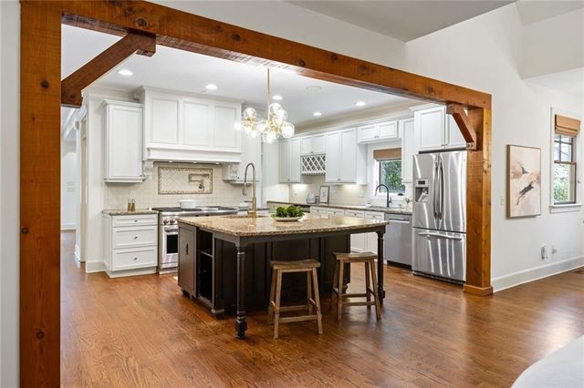 279 Lakeview Avenue NE, Atlanta, GA 30305