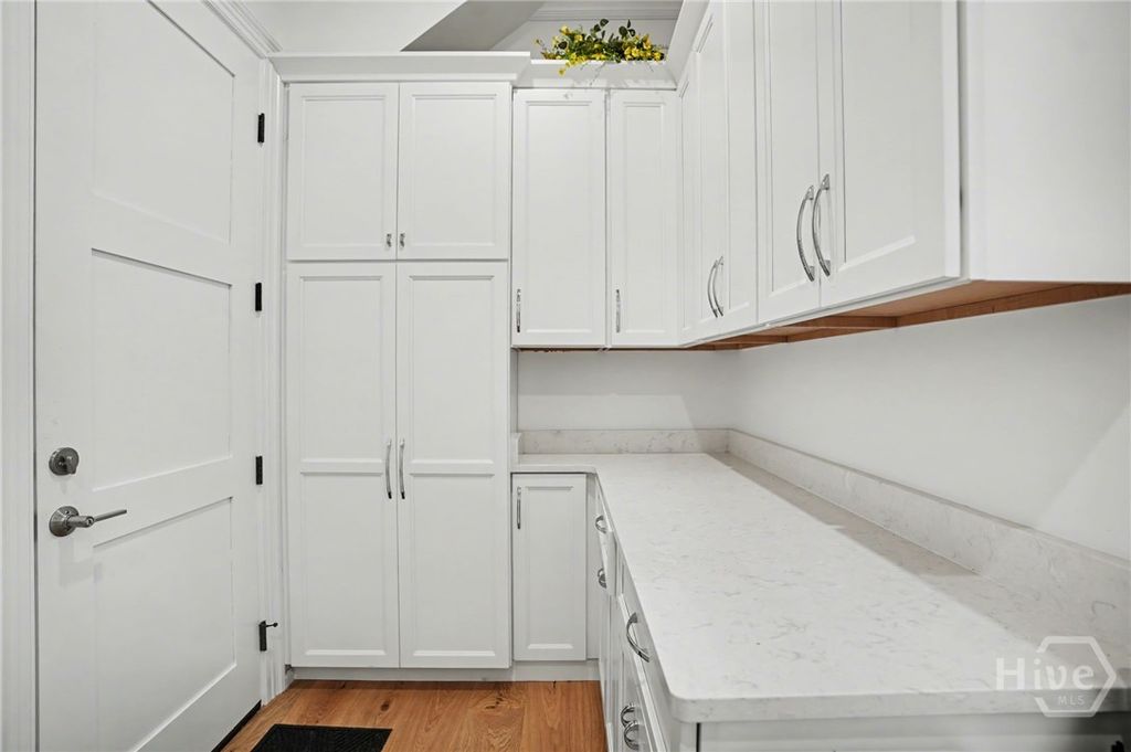 Image 15 of property listing at 2 Top Gallant Circle, Savannah, GA 31411