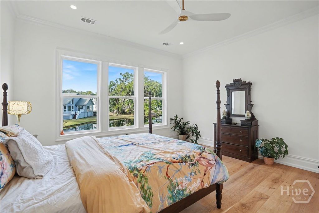 Image 18 of property listing at 2 Top Gallant Circle, Savannah, GA 31411