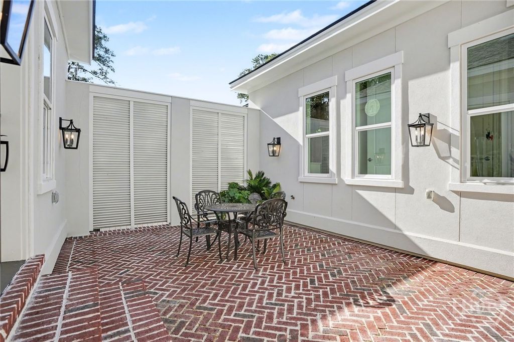 Image 6 of property listing at 2 Top Gallant Circle, Savannah, GA 31411