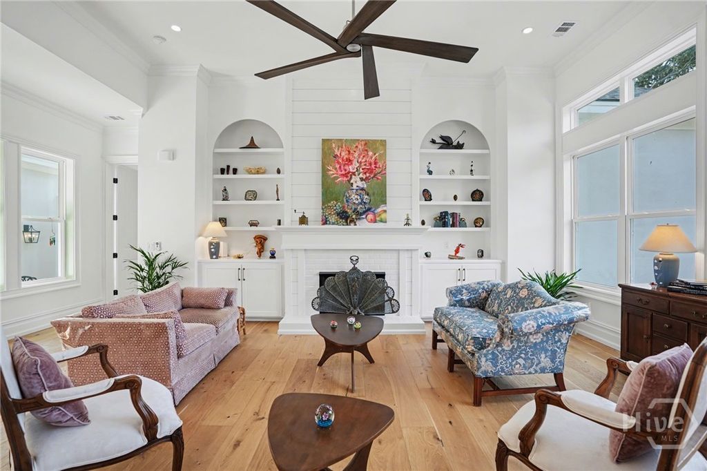 Image 8 of property listing at 2 Top Gallant Circle, Savannah, GA 31411