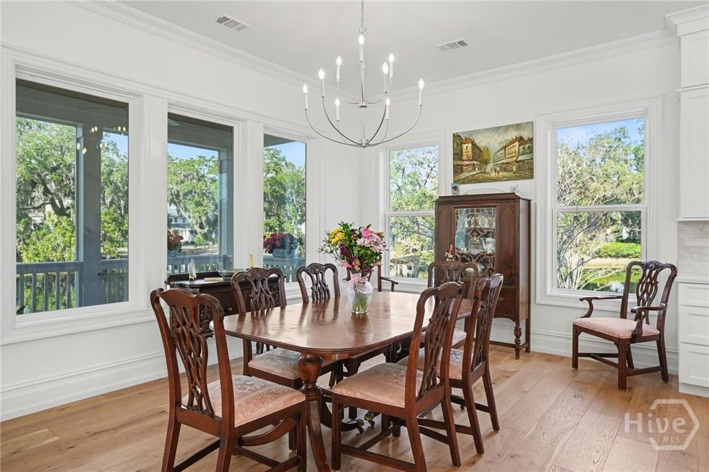 Image 9 of property listing at 2 Top Gallant Circle, Savannah, GA 31411