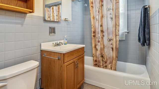 1600 W Breen Avenue, Kingsford, MI 49802