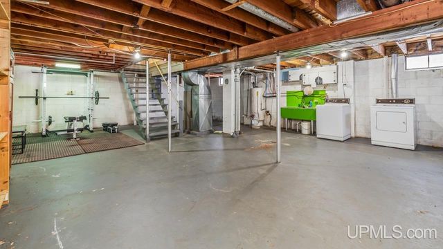 1600 W Breen Avenue, Kingsford, MI 49802