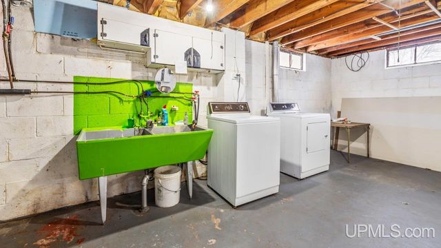 1600 W Breen Avenue, Kingsford, MI 49802