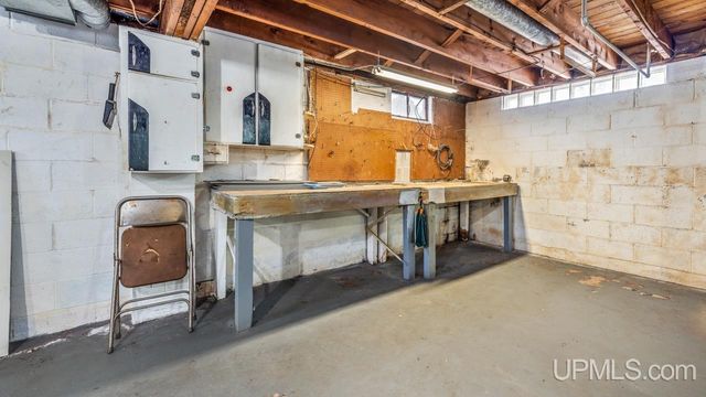 1600 W Breen Avenue, Kingsford, MI 49802