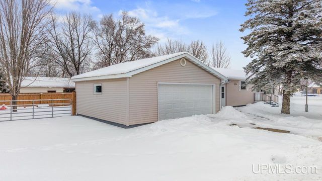1600 W Breen Avenue, Kingsford, MI 49802
