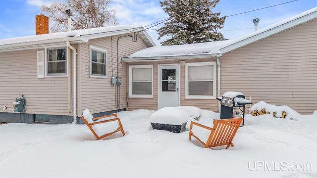 1600 W Breen Avenue, Kingsford, MI 49802