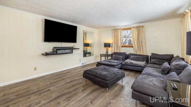 1600 W Breen Avenue, Kingsford, MI 49802