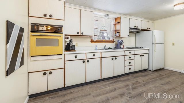 1600 W Breen Avenue, Kingsford, MI 49802