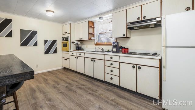 1600 W Breen Avenue, Kingsford, MI 49802