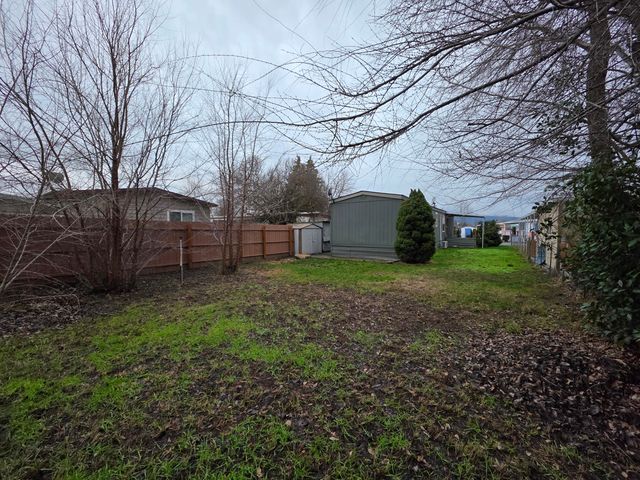 301 Freeman Road UNIT 30, Central Point, OR 97502