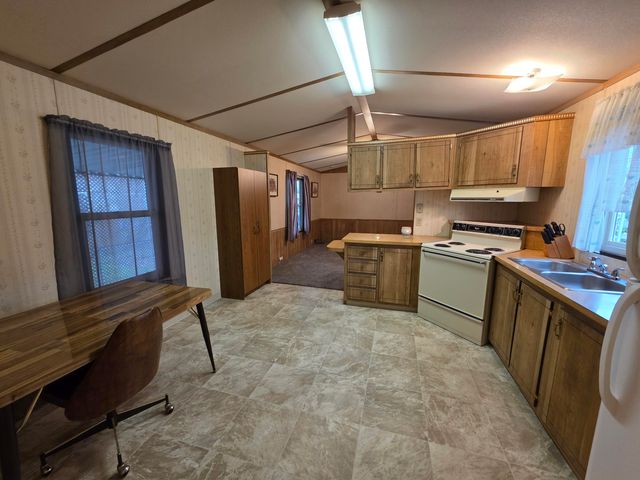 301 Freeman Road UNIT 30, Central Point, OR 97502