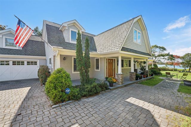 88 Evergreen Avenue, East Moriches, NY 11940