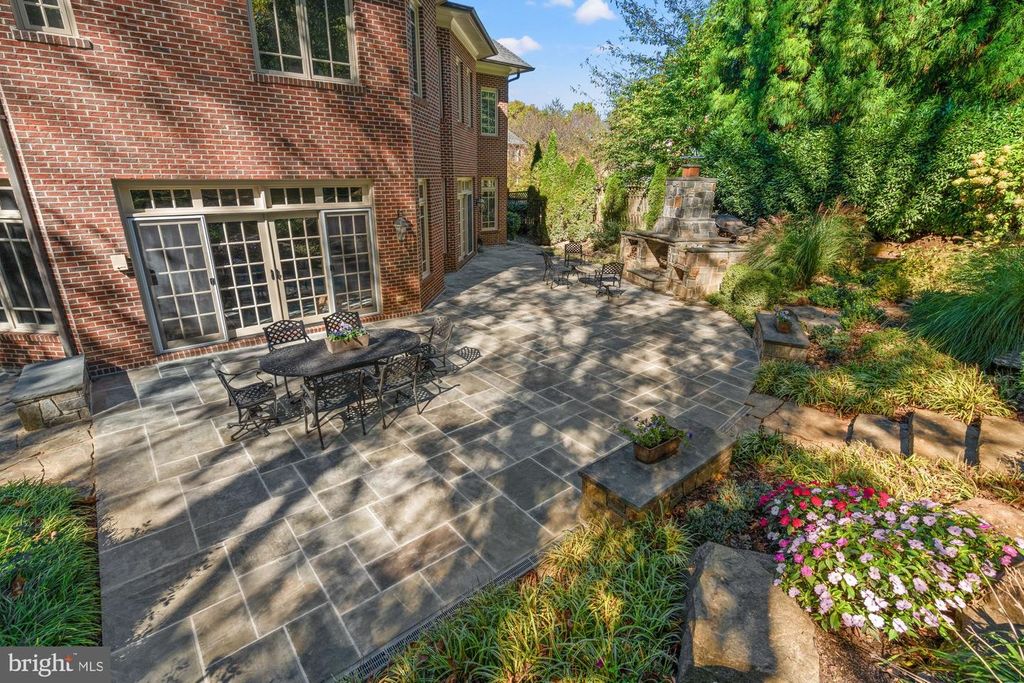 6704 HONESTY DR, Bethesda, MD 20817